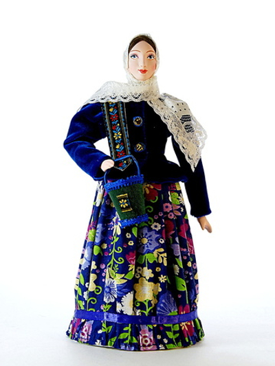 Фарфоровая кукла коллекционная Водоноска-казачка