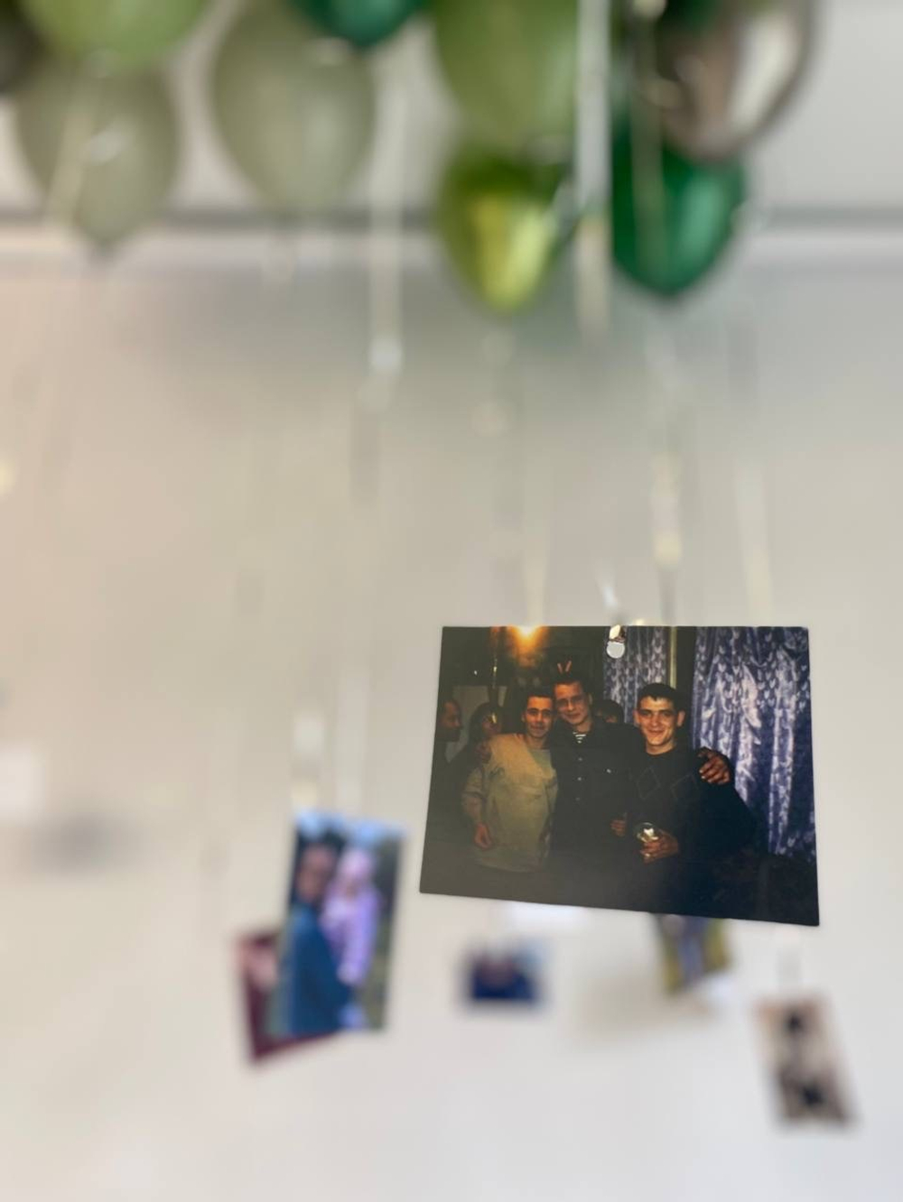 Зеленые воздушные шары под потолок с фото №1561