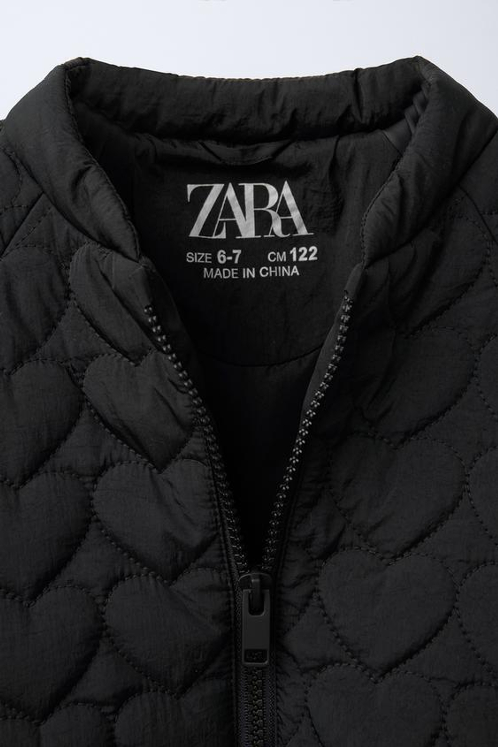 ZARA БОМБЕР СО СТЕГАНЫМ УЗОРОМ «СЕРДЕЧКИ», ЧЕРНЫЙ