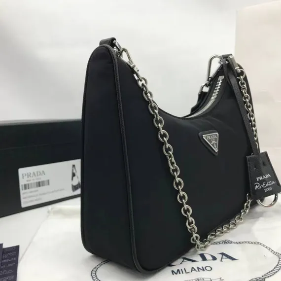 Сумка Prada Re-edition 2000 из нейлона и кожи