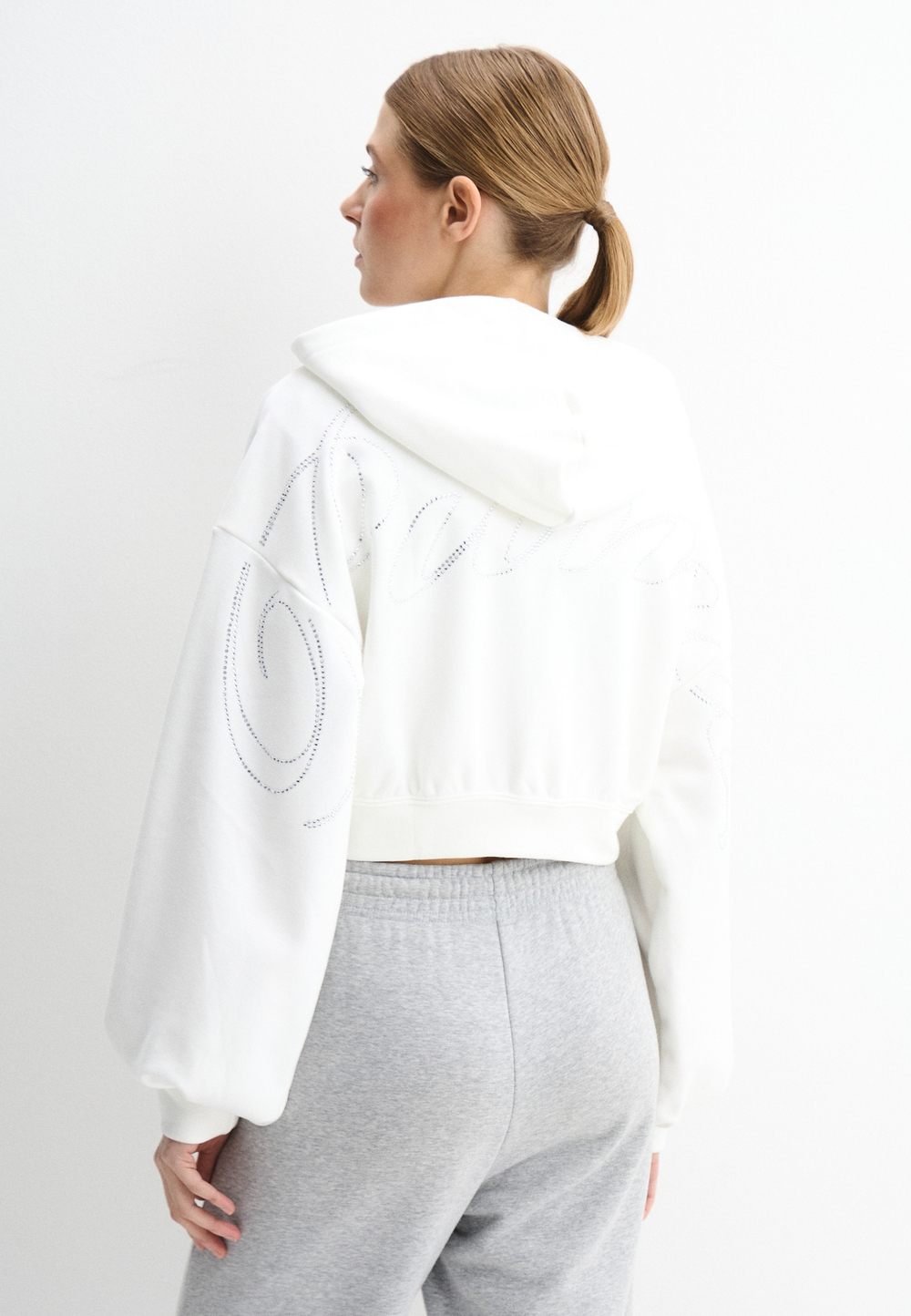 Тостовка женская PUMA ESSENTIALS GRAPHIC Bedazzled FZ Hoodie TR