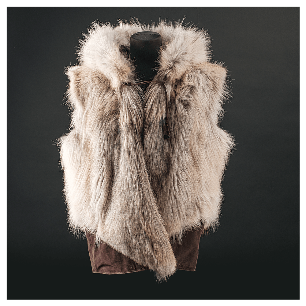 Жилет с мехом волка полярного «Волчайка сибирская»