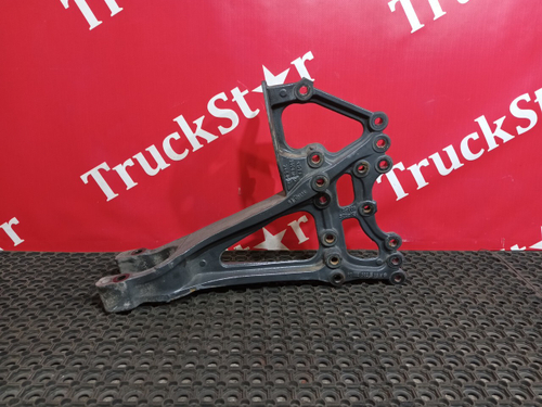 Кронштейн реактивной тяги правый