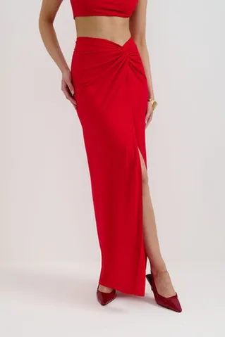 Юбка из вискозы с перекрутом красного цвета