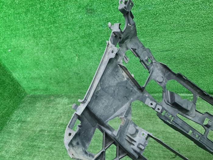 Кронштейн переднего бампера BMW 5er G30 (17-20)