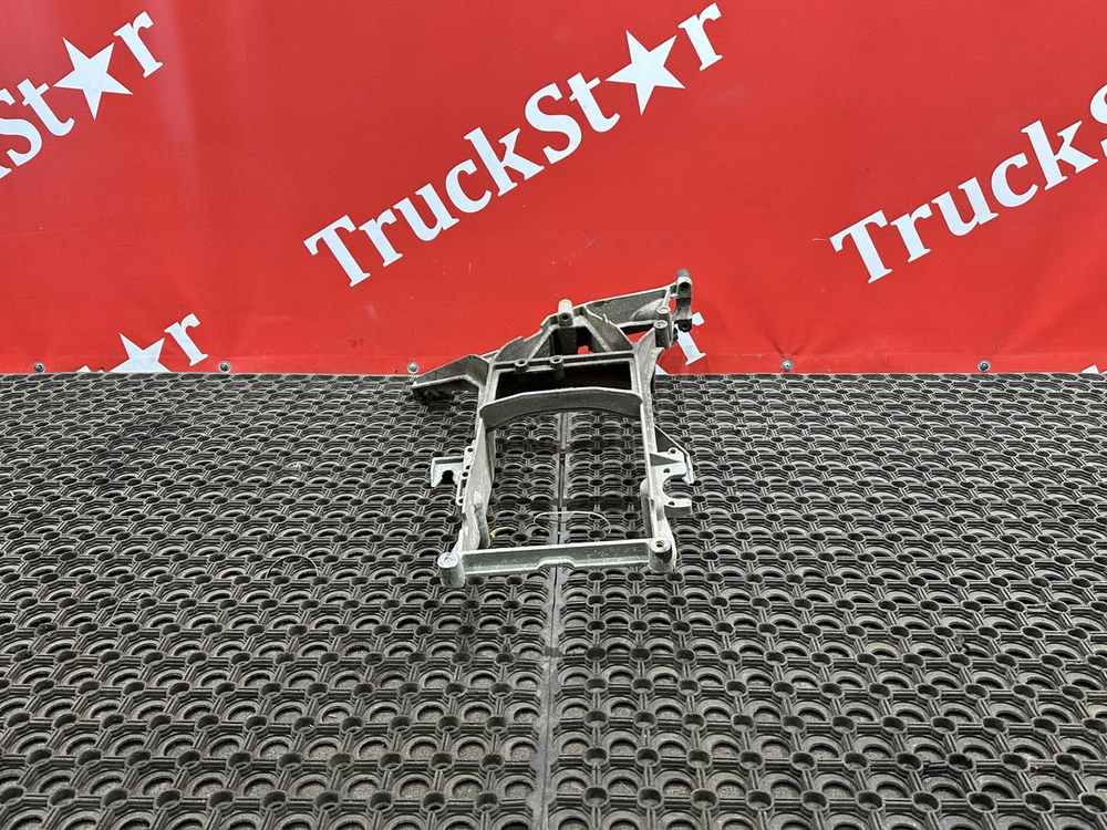 Кронштейн фары левой