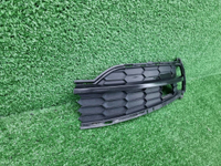 Решетка переднего бампера левая Skoda Karoq 17-21