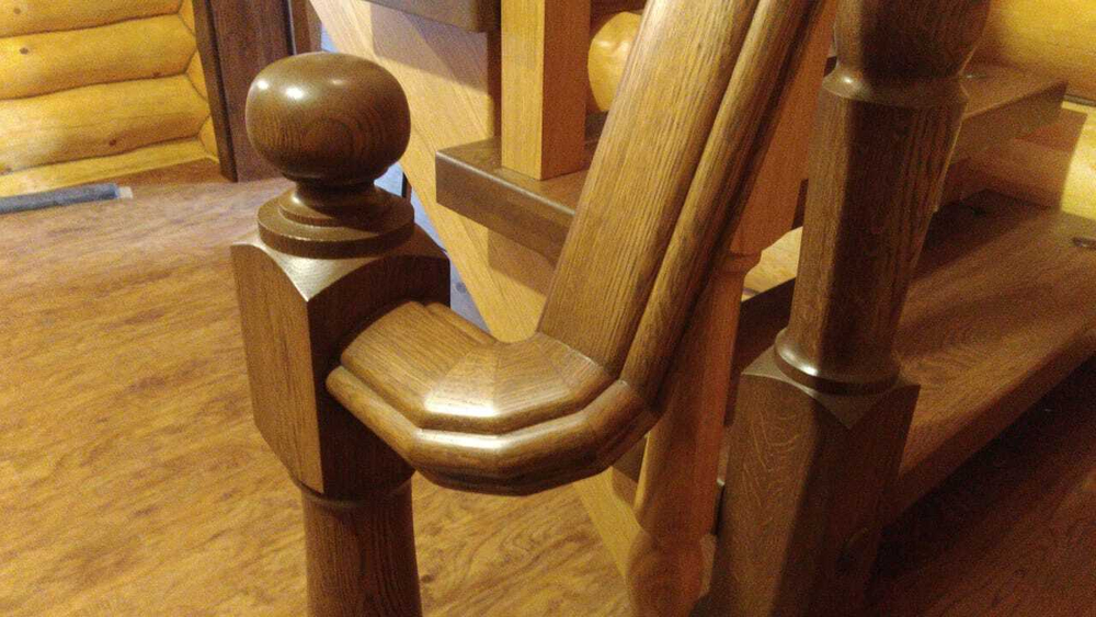 Покраска деревянных лестниц