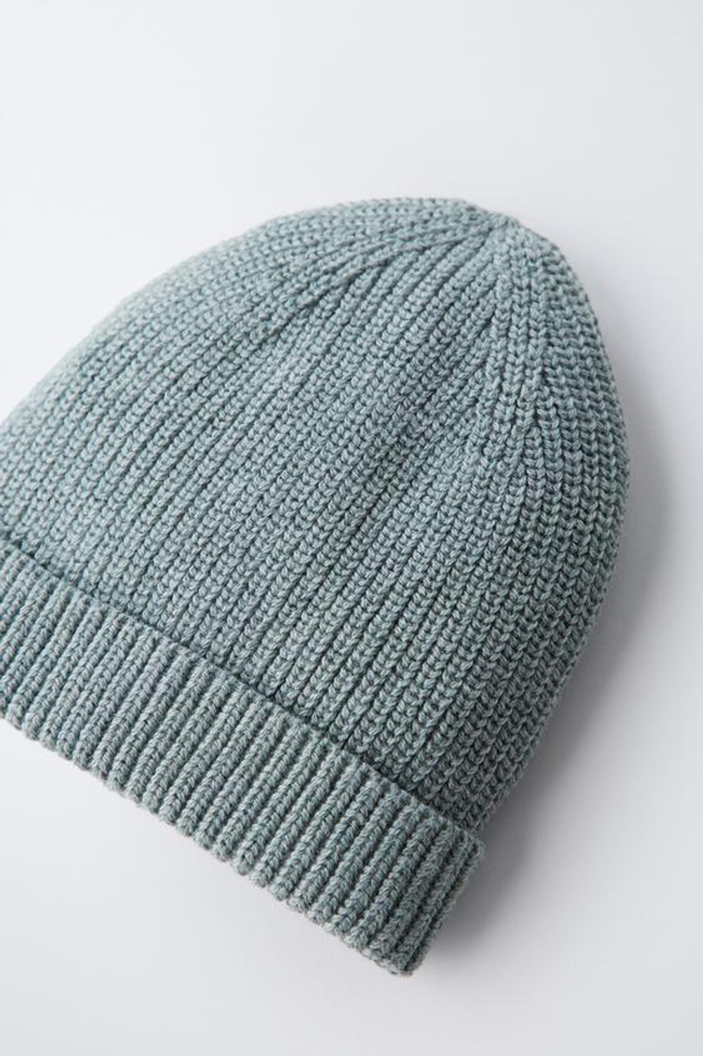 ZARA ШАПКА БИНИ С ЖЕМЧУЖНЫМ УЗОРОМ, ЗЕЛЕНОВАТО-СИНИЙ