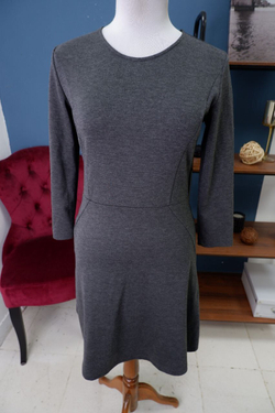 Платье  Jennifer с вырезом на спине 48 размер