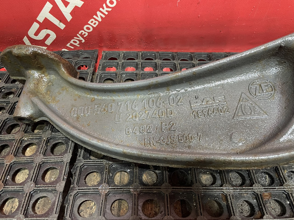 Кронштейн пневморессоры правый 2020г.