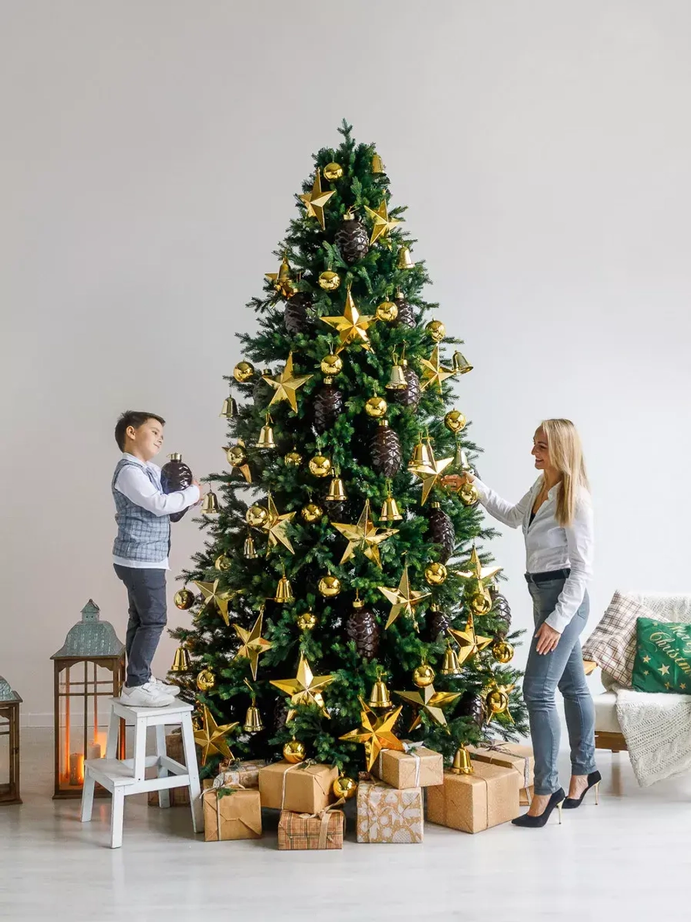 Интерьерная искусственная елка Сказочная Премиум 3,5 м., ствольная, Литая хвоя+ПВХ, Green Trees (GT3,5SK)