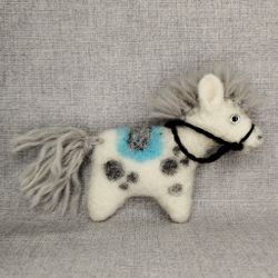 Авторская брошь/магнит Лошадка