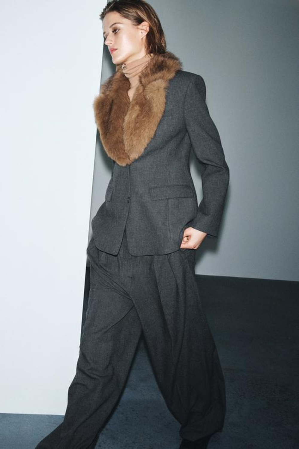 ZARA ШИРОКИЕ БРЮКИ С ЗАЩИПАМИ — ZW COLLECTION, СЕРЫЙ МЕЛАНЖ