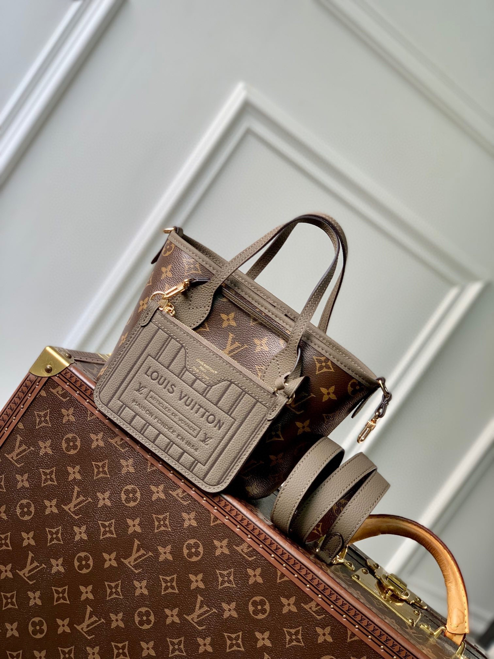 Louis Vuitton Neverfull Bandouliere Inside Out BB