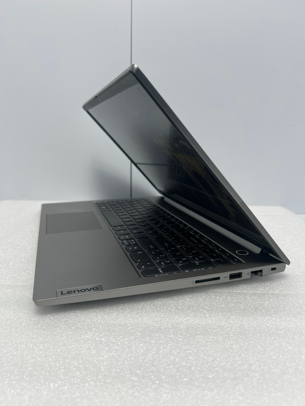 Ноутбук Lenovo ThinkBook 15 G2 ITL (20VE00UCRU) 15.6"/Intel Core i5 1135G7/RAM 8GB/SSD 256GB/Intel Iris Xe Graphics/1920x1080 IPS/WINDOWS 11/Подсветка кл-ры: LED. Состояние: Уценка/ царапины на матрице