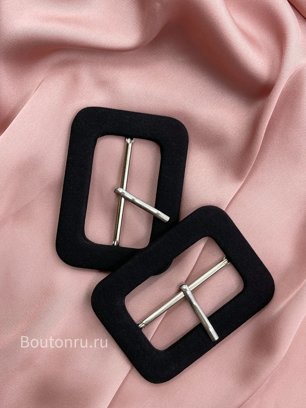 Пряжка обтянутая тканью черная