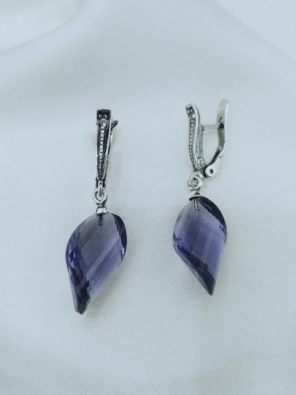 "Маджента" серьги в серебряном покрытии из коллекции "Азбука цвета" от Jenavi  с английским замком