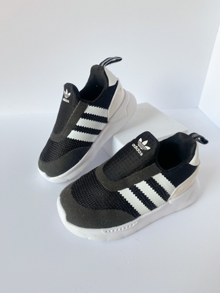 Новые кроссовки Adidas, 21
