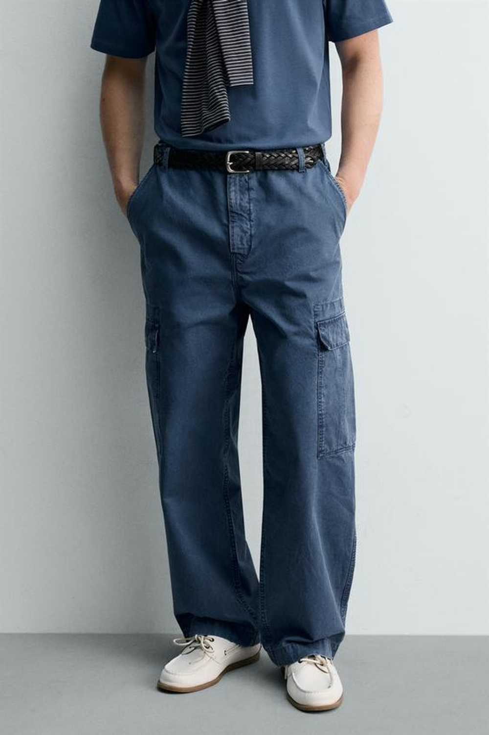 ZARA БРЮКИ КАРГО RELAXED FIT С ЭФФЕКТОМ ПОТЕРТОСТИ, СИНИЙ