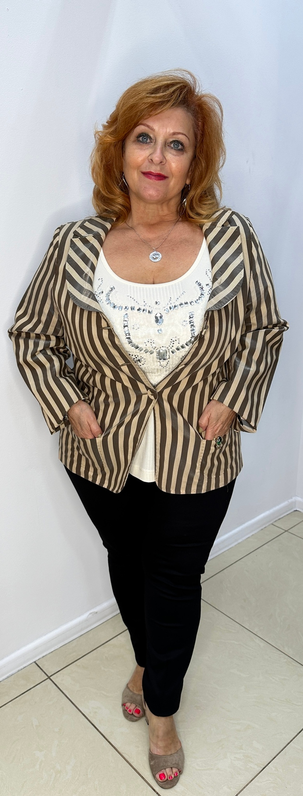 Красивый французский пиджак в полоску