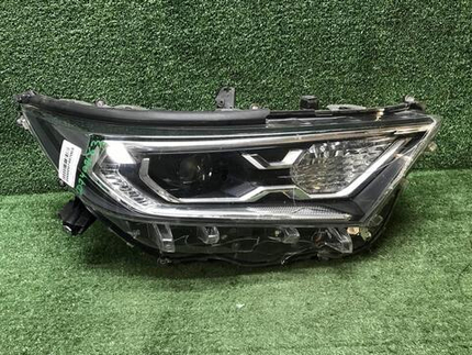 Битая Фара правая Toyota RAV4 5 XA50 (18-нв) LED