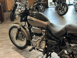 Royal Enfield Meteor 350 Aurora Black