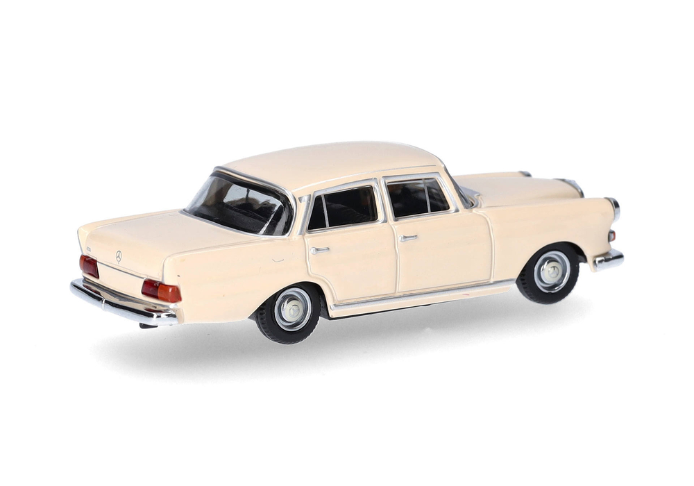 Автомобиль Mercedes-Benz 200, кремовый