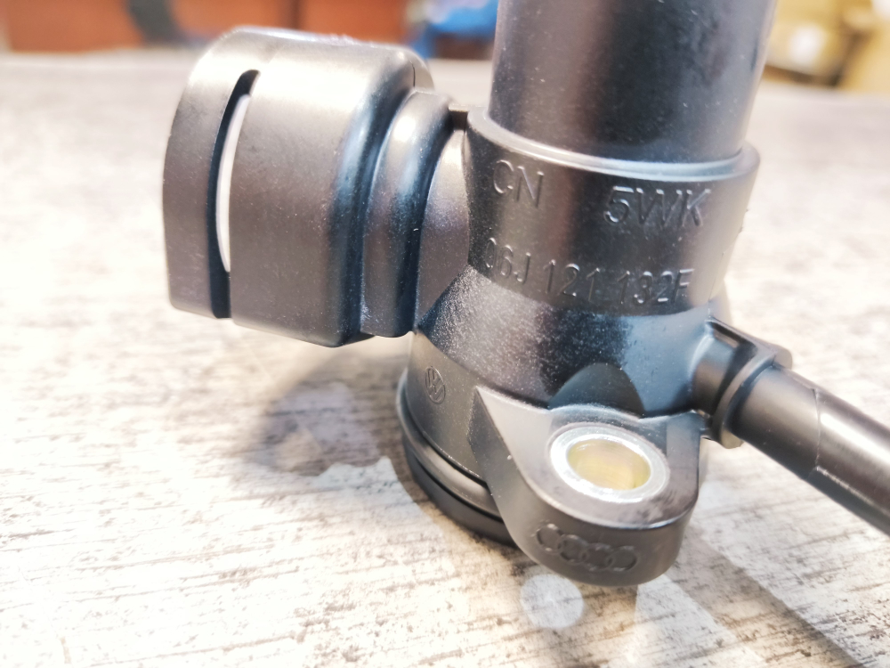 Фланец системы охлаждения VAG GEN 2 1.8T- 2.0T