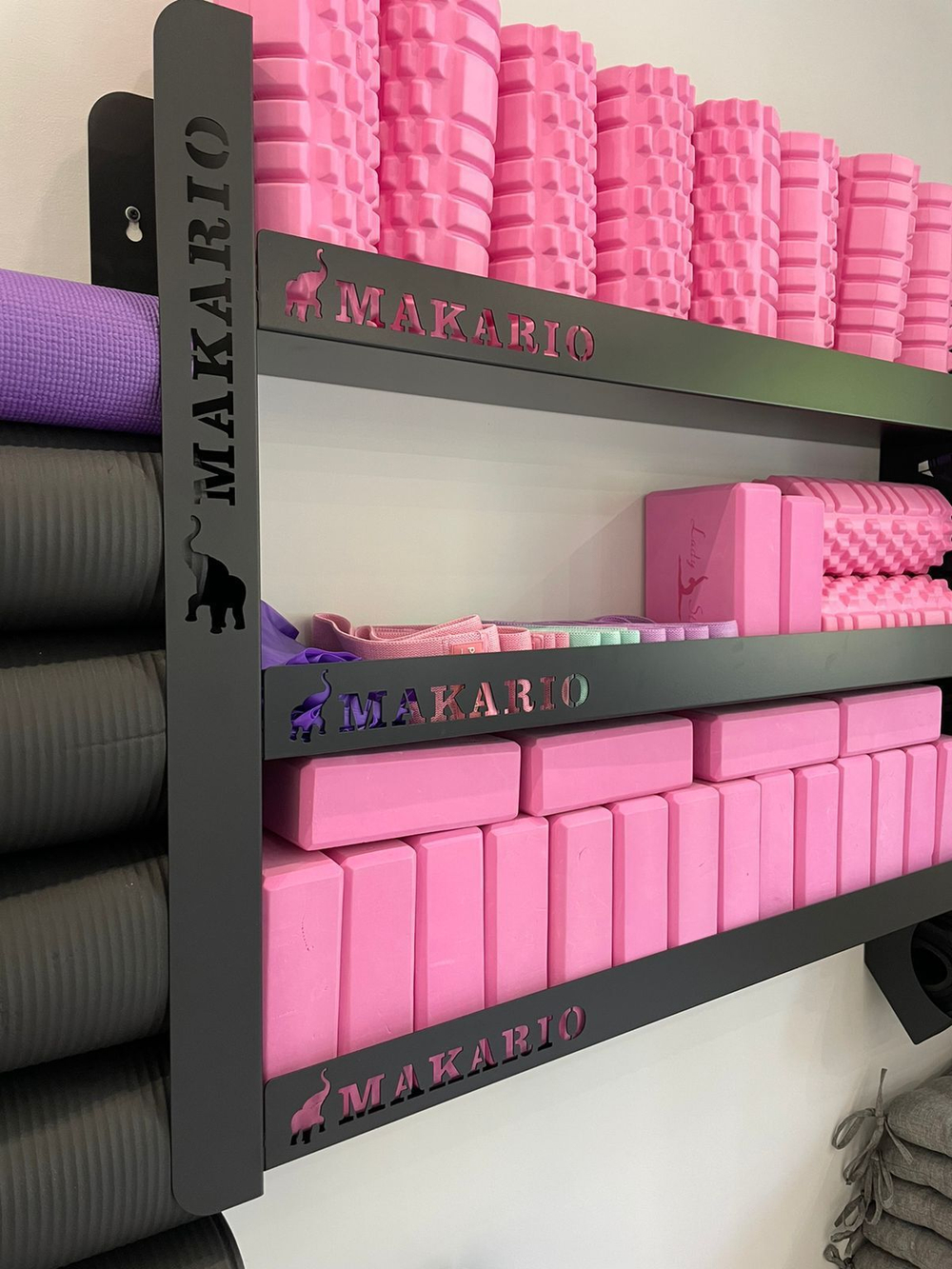 Держатель настенный MAKARIO, для 15 цилиндров и 30 блоков