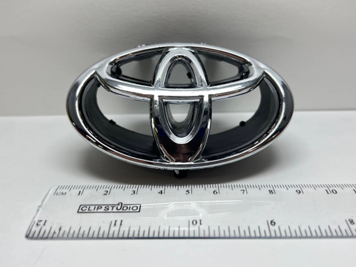 HH-031 / Логотип (шильдик, надпись, эмблема) "Toyota" 8.8*5.6 см для крышки багажника / решетки радиатора / капота (1 шт.)