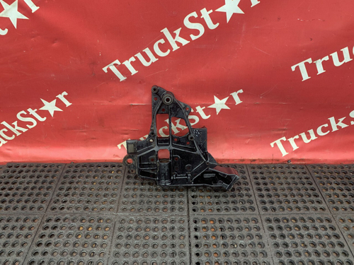 Кронштейн буксировочный правый 2017г