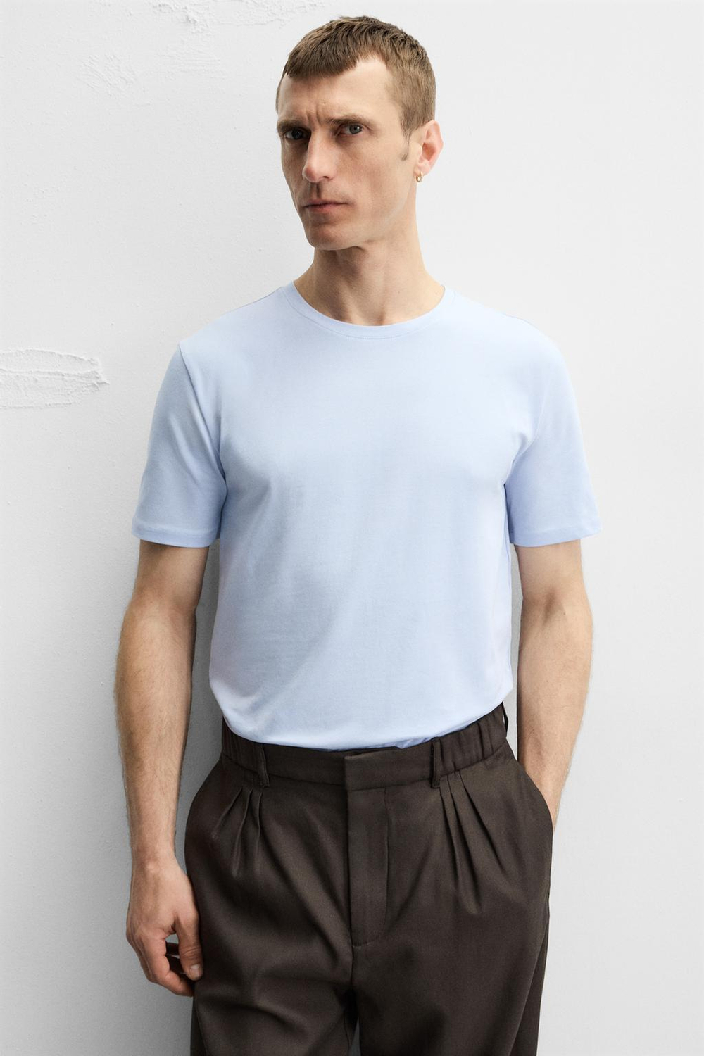 Базовая футболка slim fit