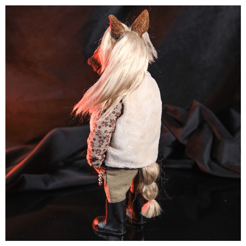 Конь в пальто