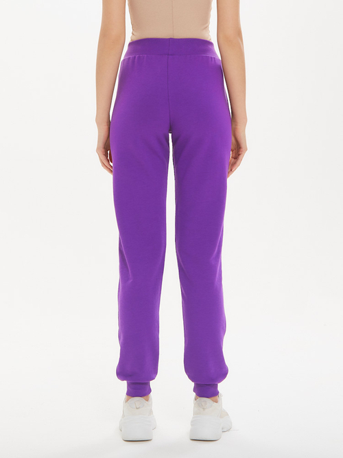 Фиолетовые спортивные штаны