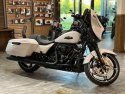 STREET GLIDE SPECIAL, 2024	WHITE ONYX PEARL BLACK TRIM