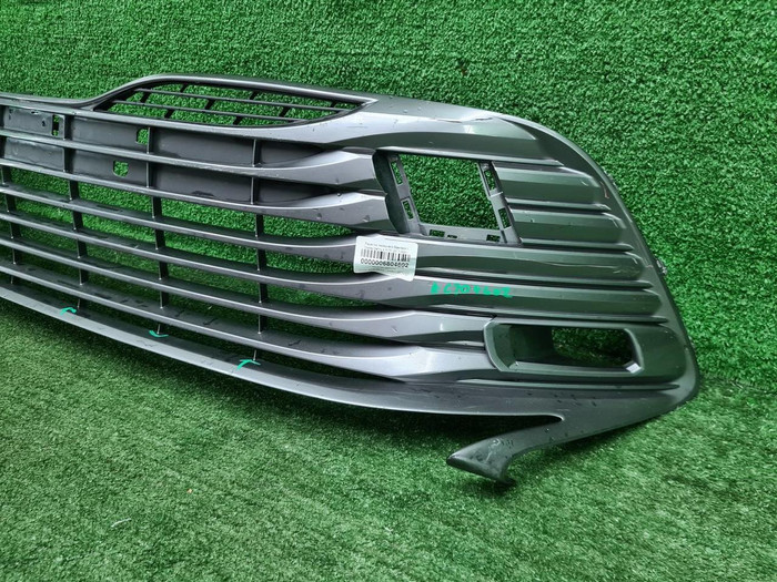 Решетка переднего бампера Toyota Camry xv70 17-21