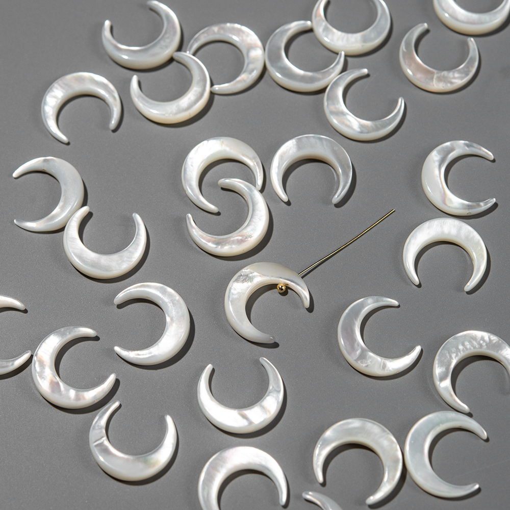 Лунница из перламутра морских ракушек, 15*13мм, белая