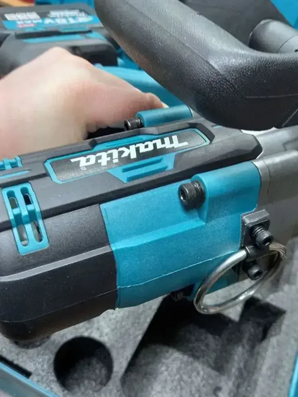 Гайковерт 3000нм аккумуляторный бесщеточный для грузовых автомобилей 2 акб 8 ампер кейс