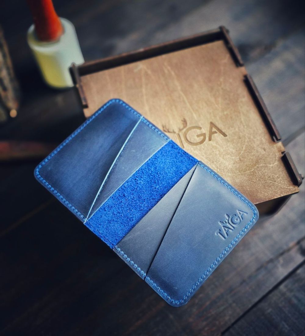 Кардхолдер Taiga складной косой край синий