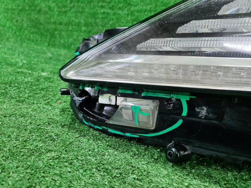 Битая Фара левая Toyota Camry XV70 (2017-2021) LED