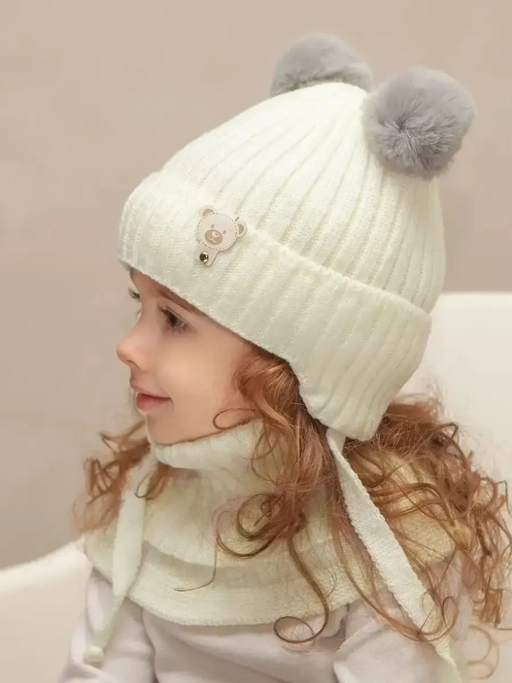 Шапка для девочки зимняя вязаная и снуд