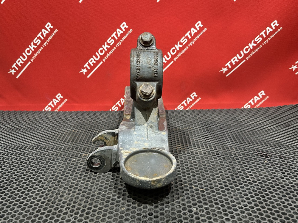 Кронштейн стабилизатора переднего левый