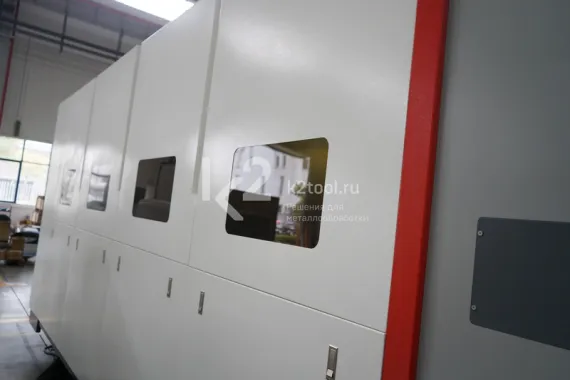 Лазерный станок HGTECH SMART6015PRO с защитной кабиной и сменным столом для резки листов металла