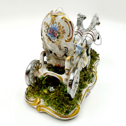 Маленькая повозка, запряжённая лошадьми. Фарфор, круж. фарфор, руч.роспись. Capodimonte. н. ХХ в.