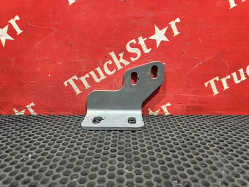 Кронштейн бампера переднего правый