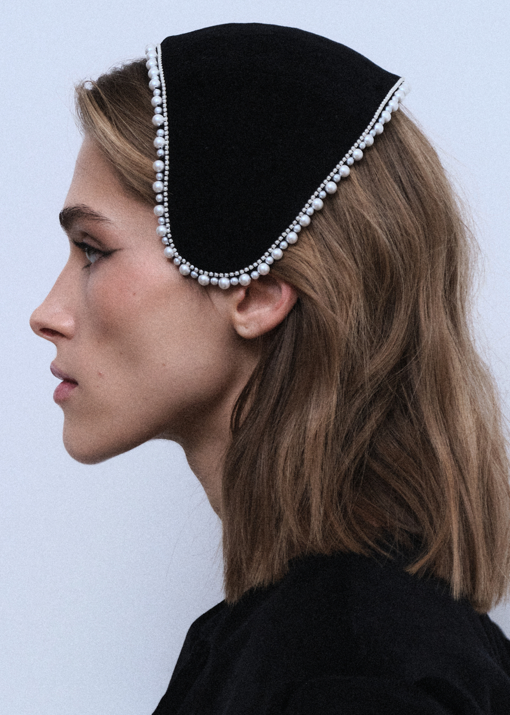 Полушляпка с жемчугом