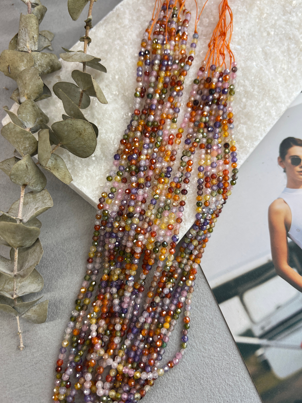 Бусины циркона (фианиты) 3 мм, нить 37 см, микс