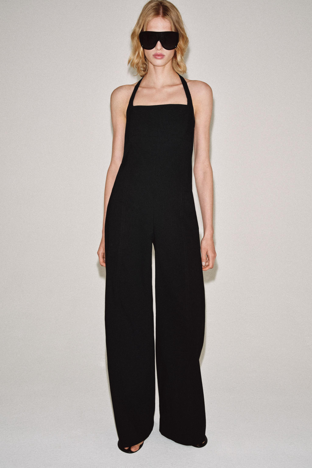 ZARA КОМБИНЕЗОН С ГОРЛОВИНОЙ ХАЛТЕР — ZW COLLECTION, ЧЕРНЫЙ