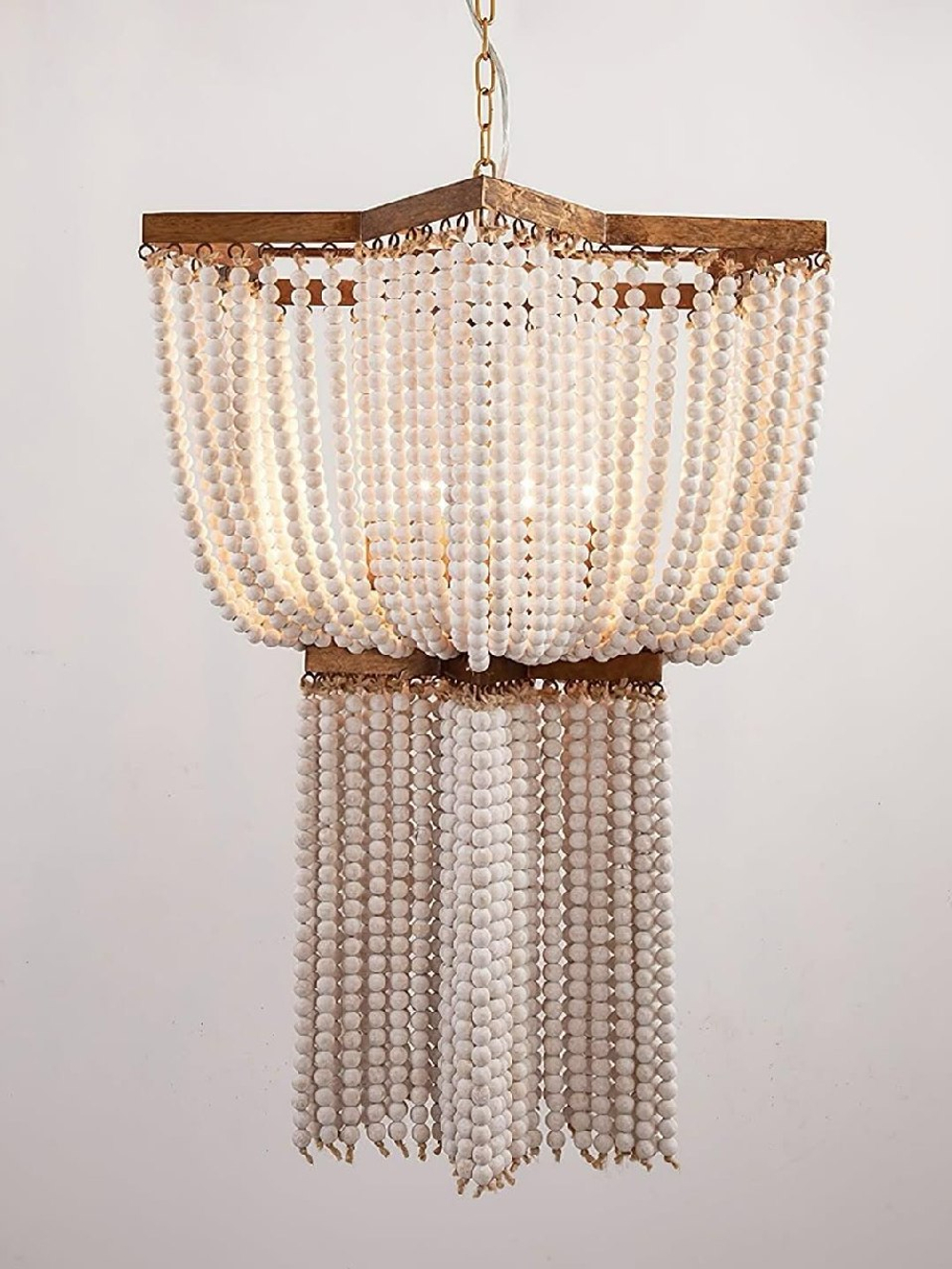 Люстра подвесная из деревянных бусинок